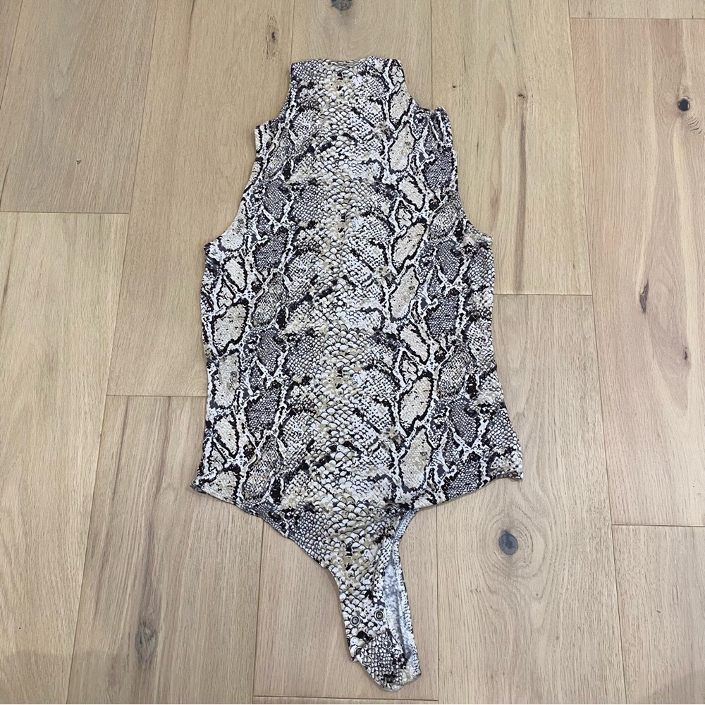 Dynamite | Snakeskin Mockneck Bodysuit 🤎 - Picture 4 of 8
